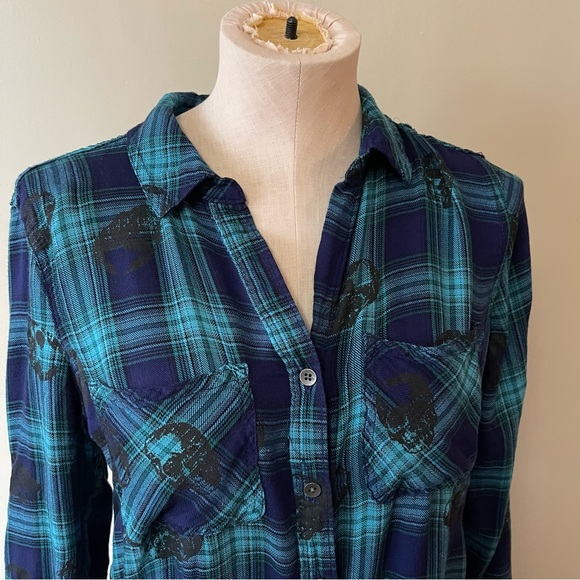 ROCK & REPUBLIC Green and Blue Plaid Button Down Shirt with Skull Print - Picture 8 of 10